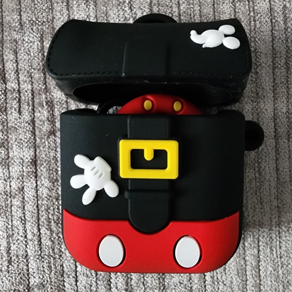 NWT silicone airpods case